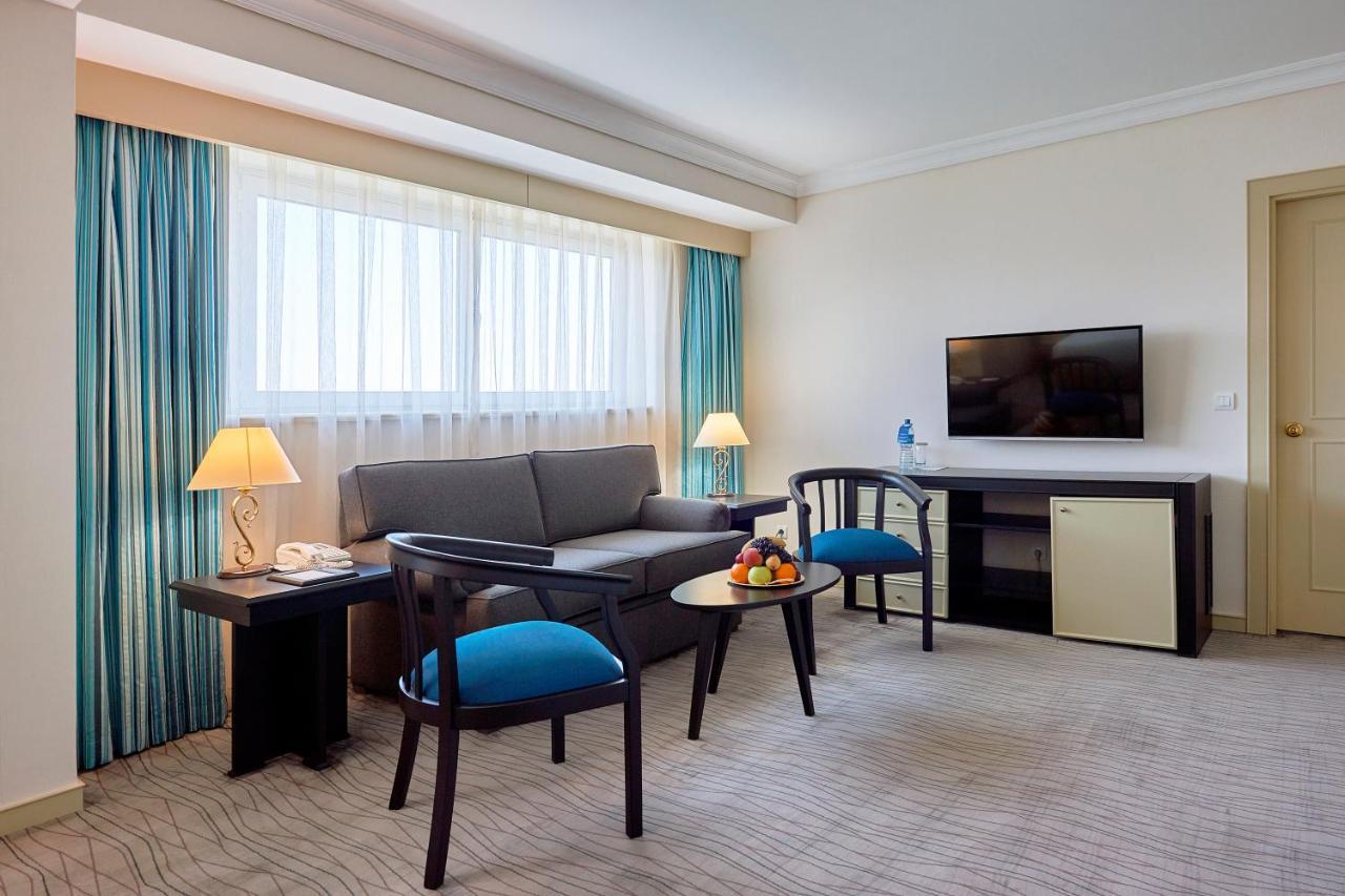 Wyndham Tashkent Hotel ภายนอก รูปภาพ
