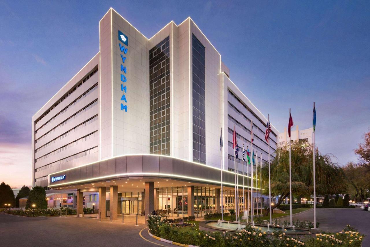 Wyndham Tashkent Hotel ภายนอก รูปภาพ