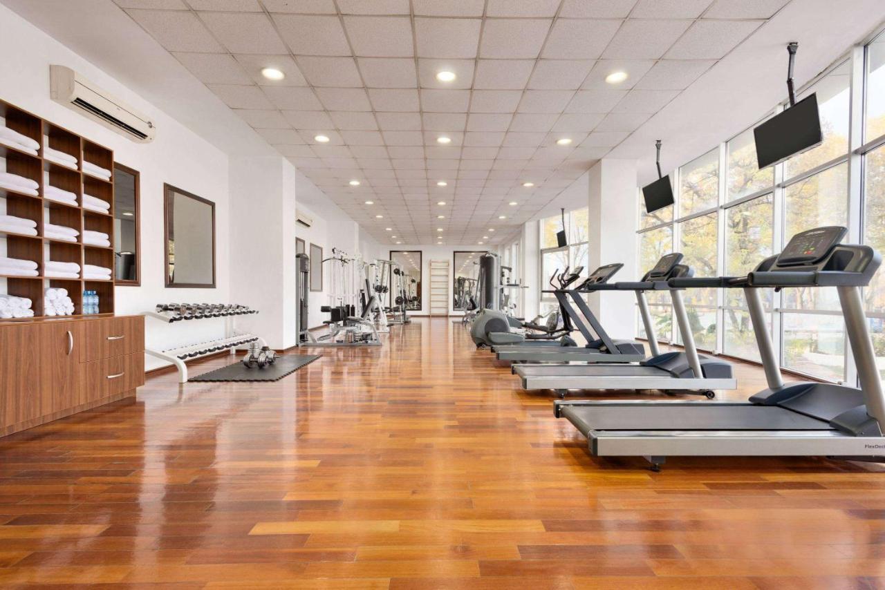 Wyndham Tashkent Hotel ภายนอก รูปภาพ