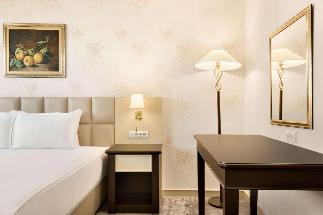 Wyndham Tashkent Hotel ภายนอก รูปภาพ