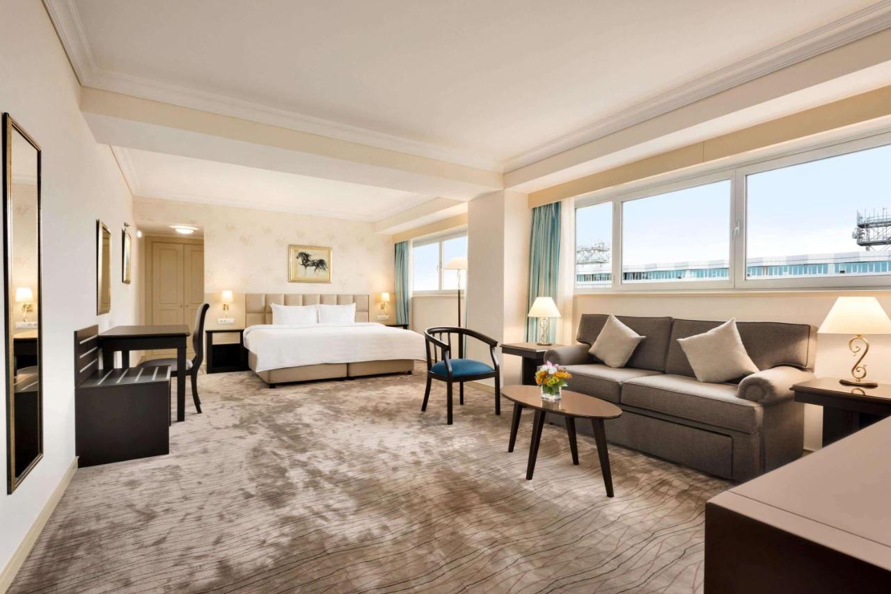 Wyndham Tashkent Hotel ภายนอก รูปภาพ