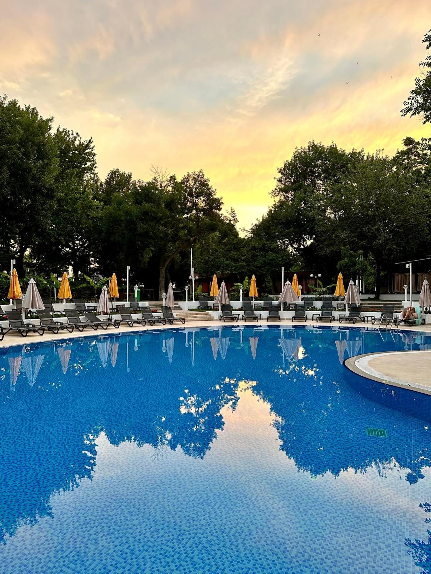 Wyndham Tashkent Hotel ภายนอก รูปภาพ