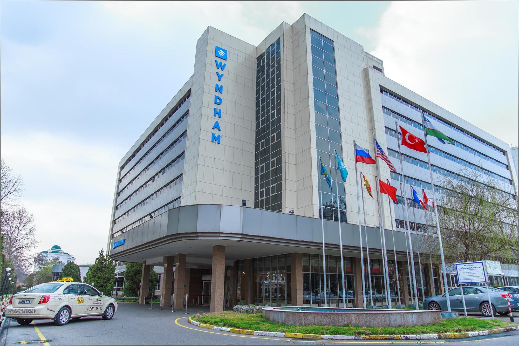 Wyndham Tashkent Hotel ภายนอก รูปภาพ